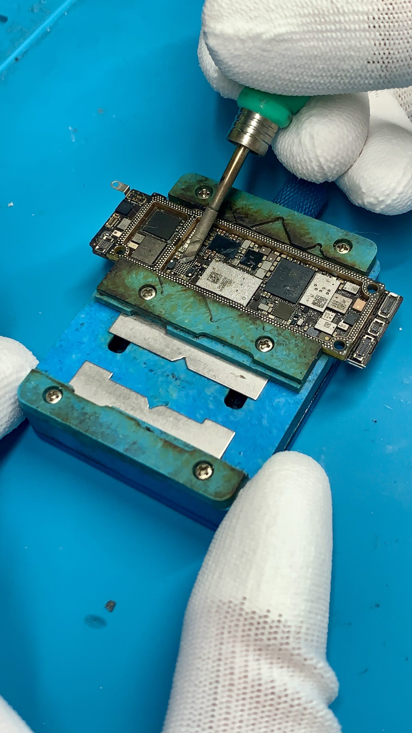Réparation micro soudure carte mère iphone