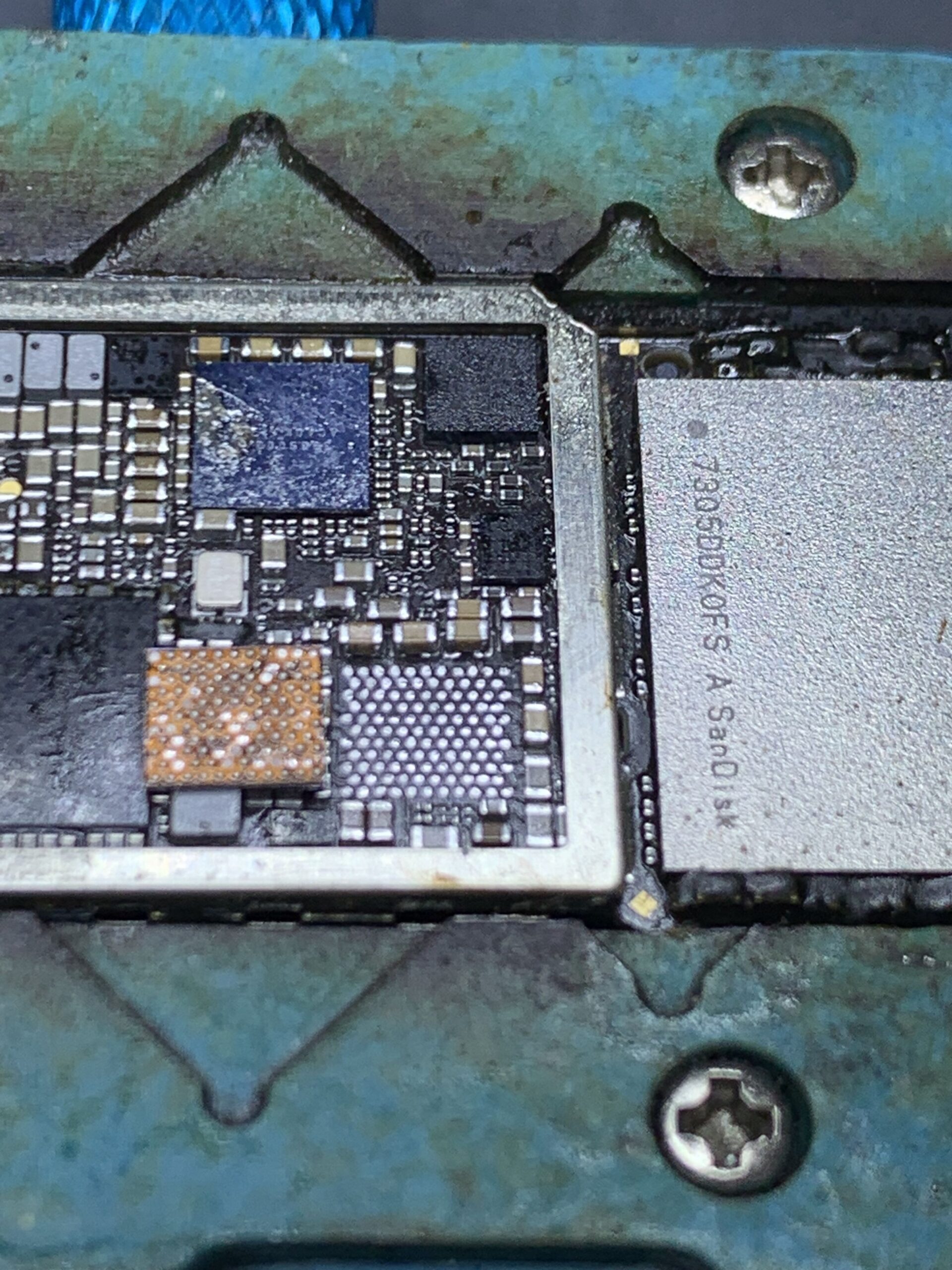 Réparation micro-soudure carte mère iphone